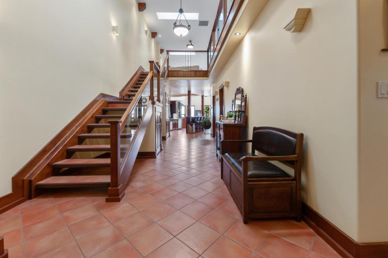 Casa Grande Inn & Suites Penticton Ngoại thất bức ảnh
